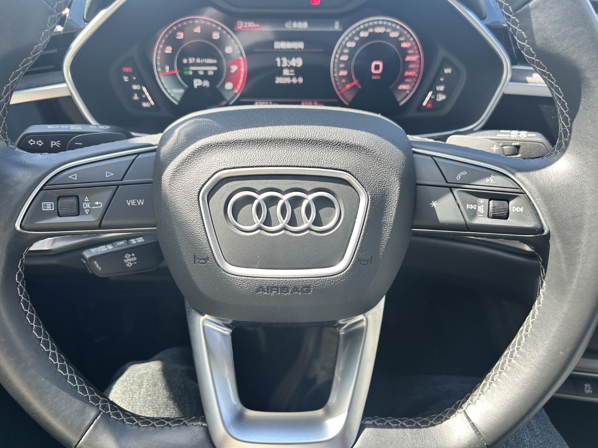 Audi Q3 2022 car image #10