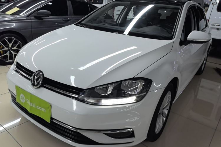 Volkswagen Golf 2018 car image #2