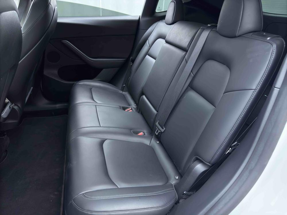 Tesla Model Y 2021 car image #20