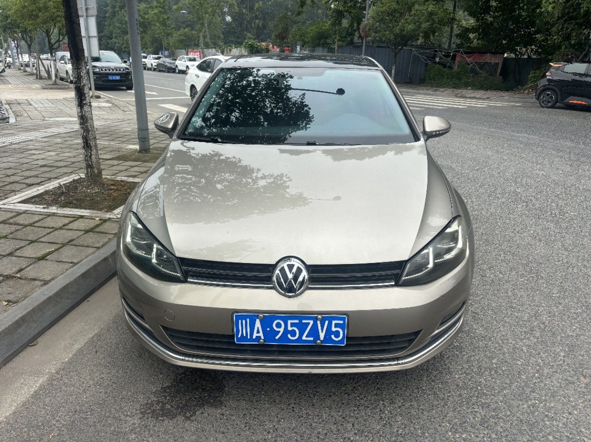 Volkswagen Golf 2017 car image #2