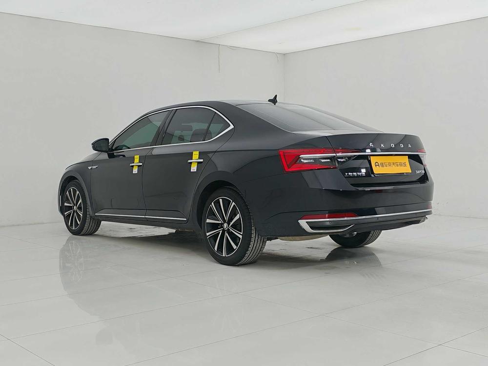 Skoda Superb 2024 imagem de carro #5