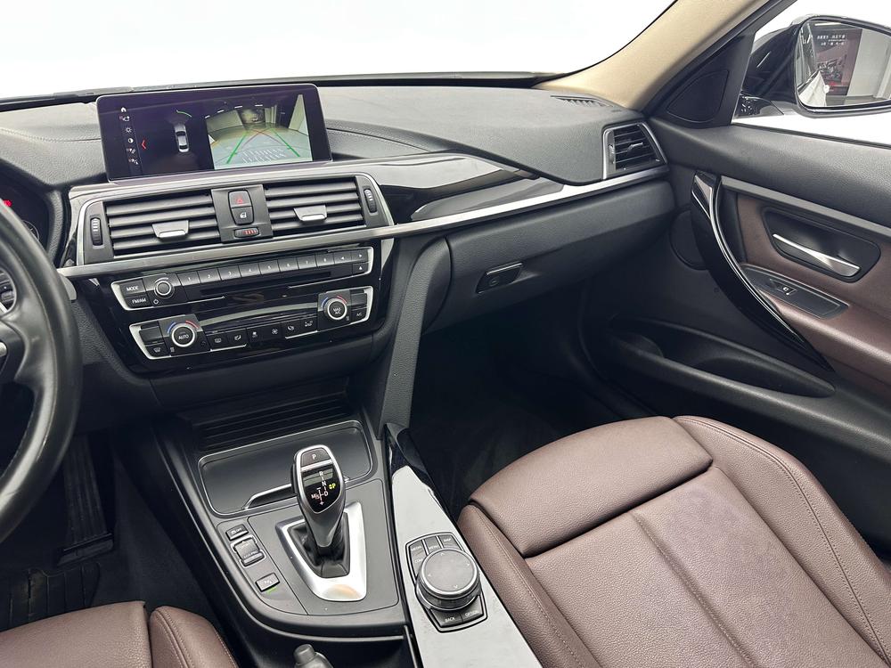 BMW 3 Series 2017 car image #23