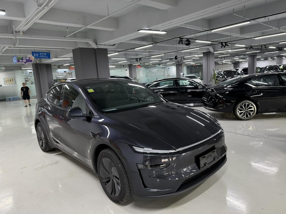 Tesla Model Y 2026 #3 Tesla Model Y 2026 car image #3