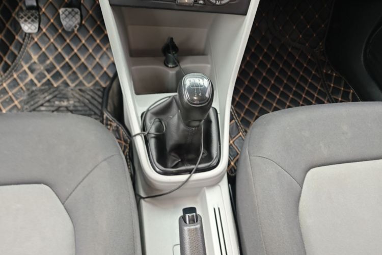 Skoda Rapid 2016 #14 Skoda Rapid 2016 image de voiture #14