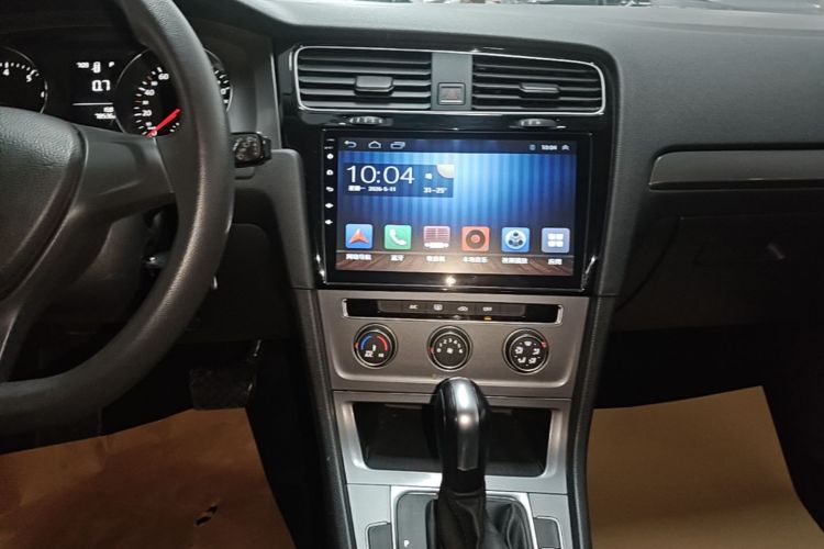 Volkswagen Golf 2017 car image #13