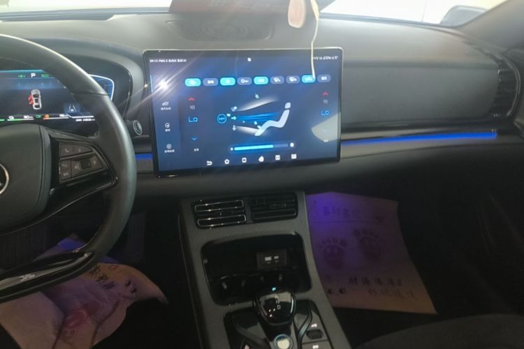 BYD Han 2023 car image #17