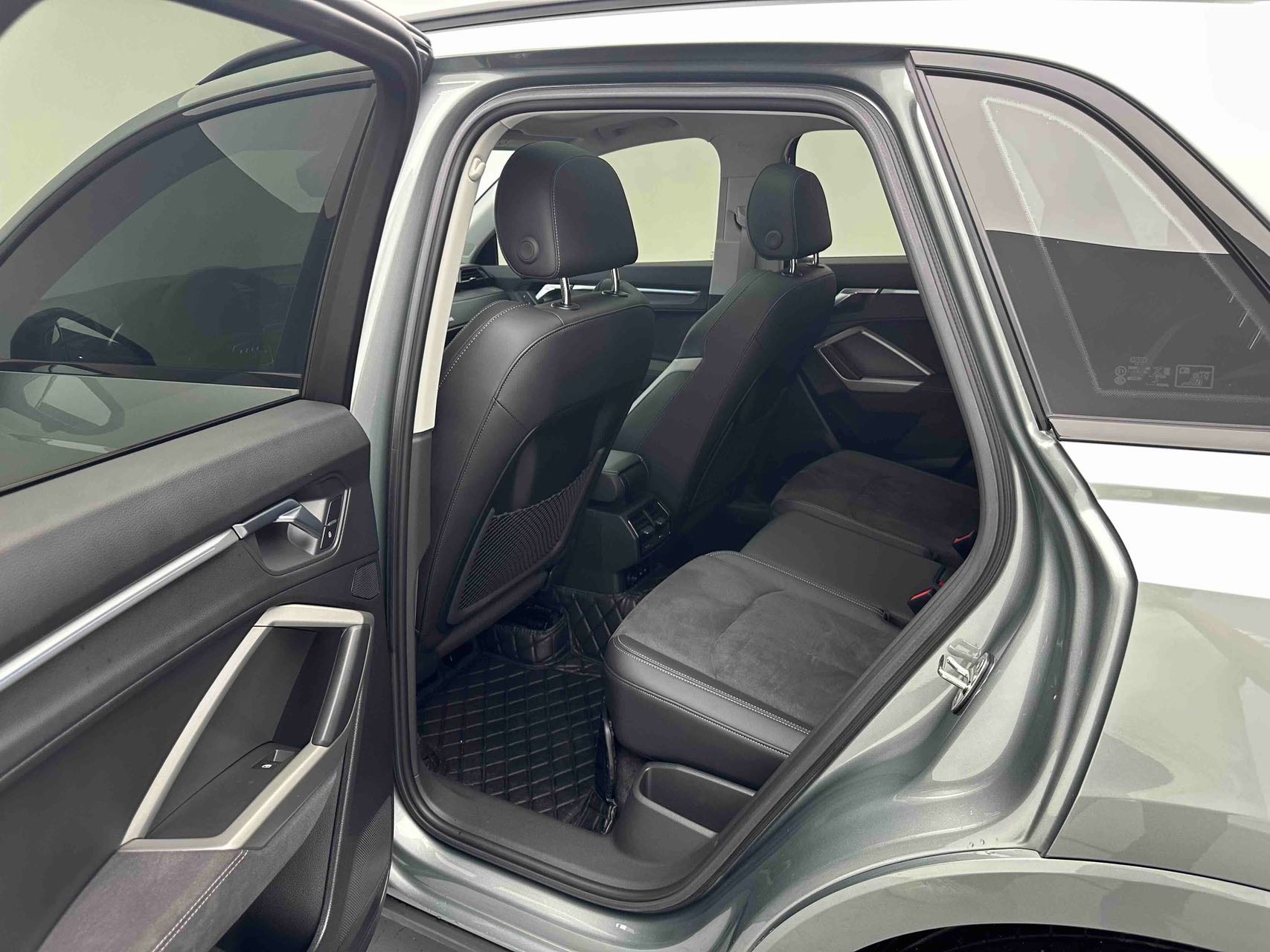 Audi Q3 2023 car image #6