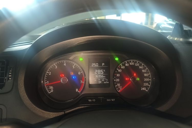 Volkswagen Polo 2017 car image #12