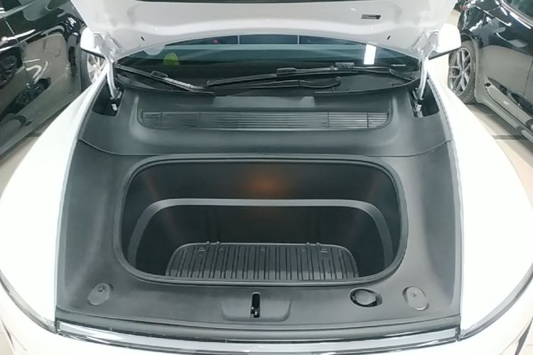 Tesla Model Y 2025 #20 Tesla Model Y 2025 car image #20