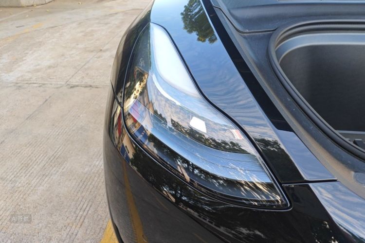 Tesla Model Y 2023 #8 Tesla Model Y 2023 car image #8