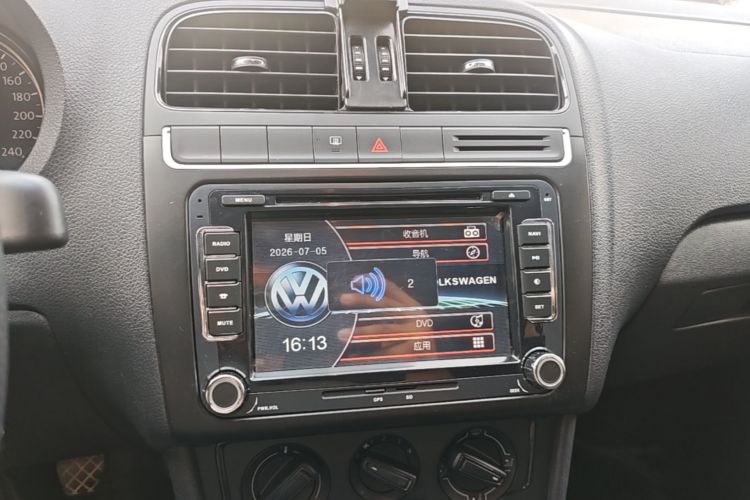 Volkswagen Polo 2015 #13 Volkswagen Polo 2015 car image #13
