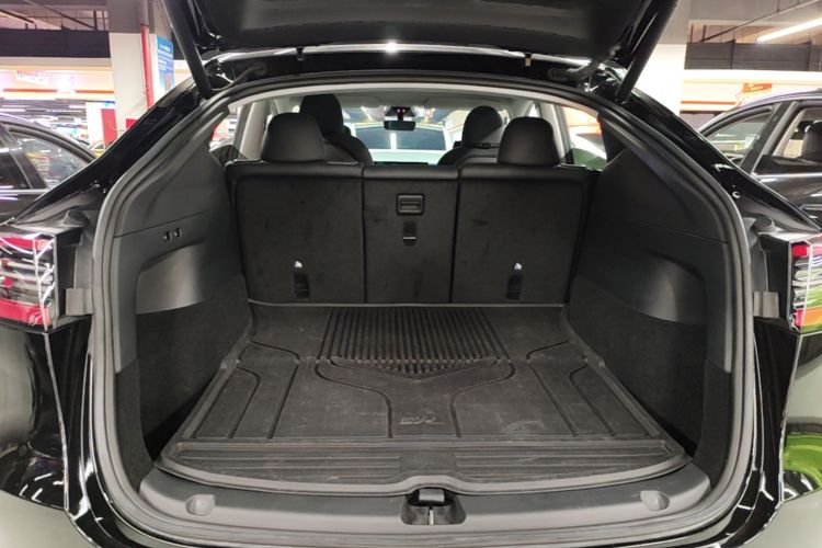 Tesla Model Y 2022 car image #19