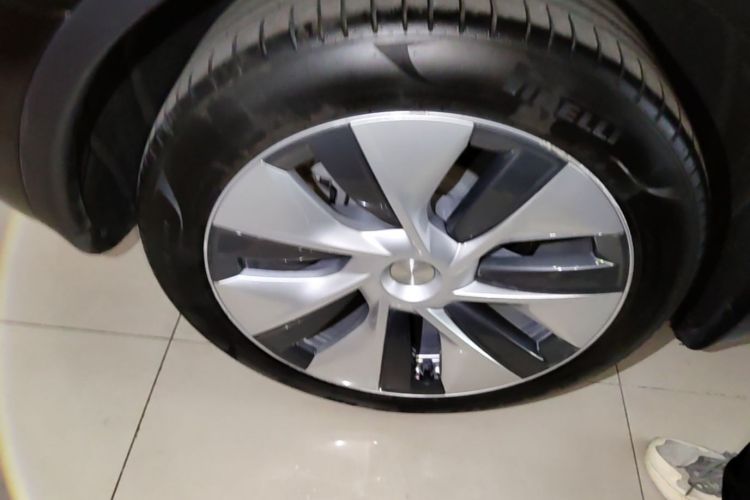 Tesla Model Y 2022 #4 Tesla Model Y 2022 car image #4