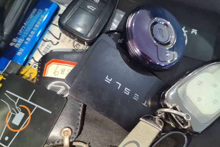 Tesla Model Y 2023 #9 Tesla Model Y 2023 car image #9