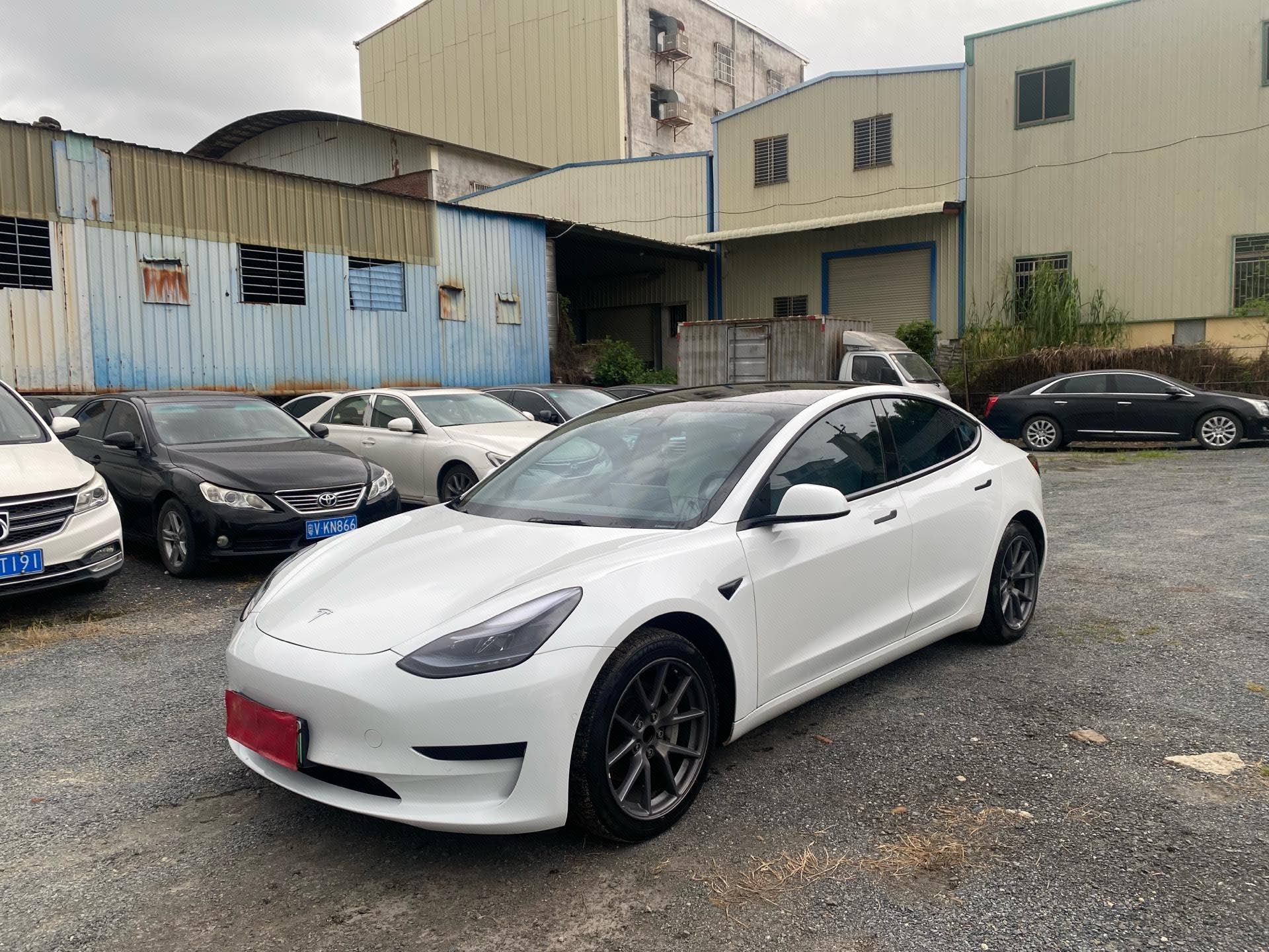 Tesla Model 3 2022 car image 