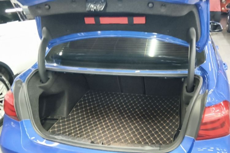 BMW 3 Series 2019 car image #21