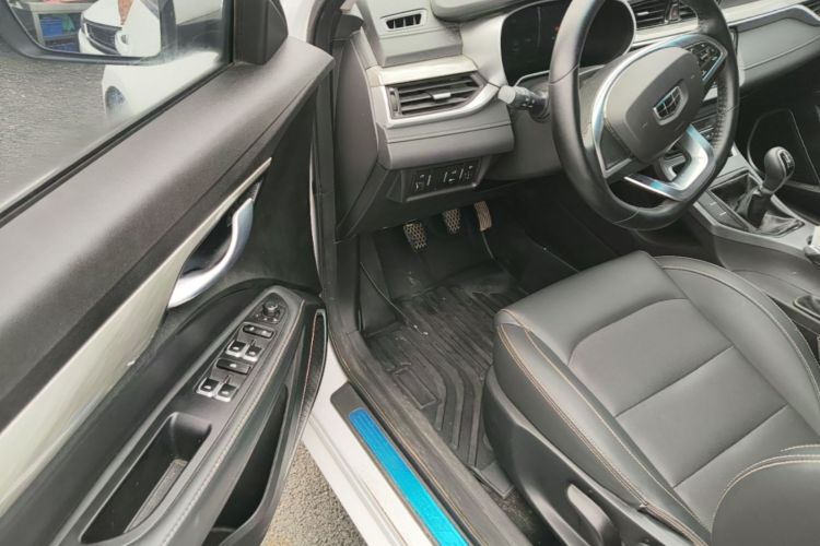 GEELY Emgrand 2019 #12 GEELY Emgrand 2019 car image #12