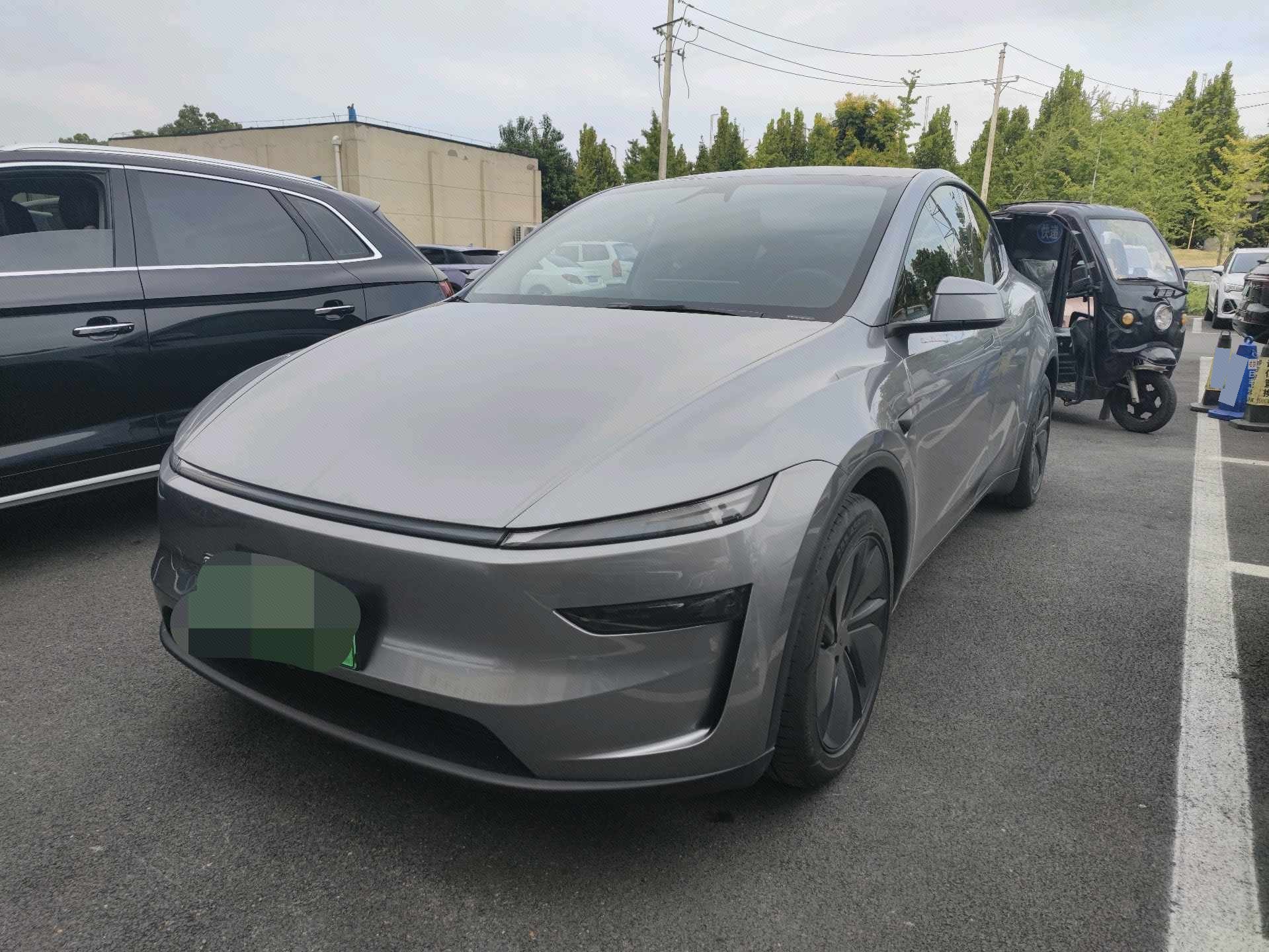 Tesla Model Y 2025 Tesla Model Y 2025 car image