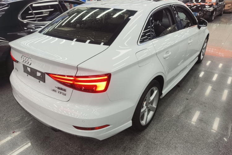 Audi A3 2018 car image #7