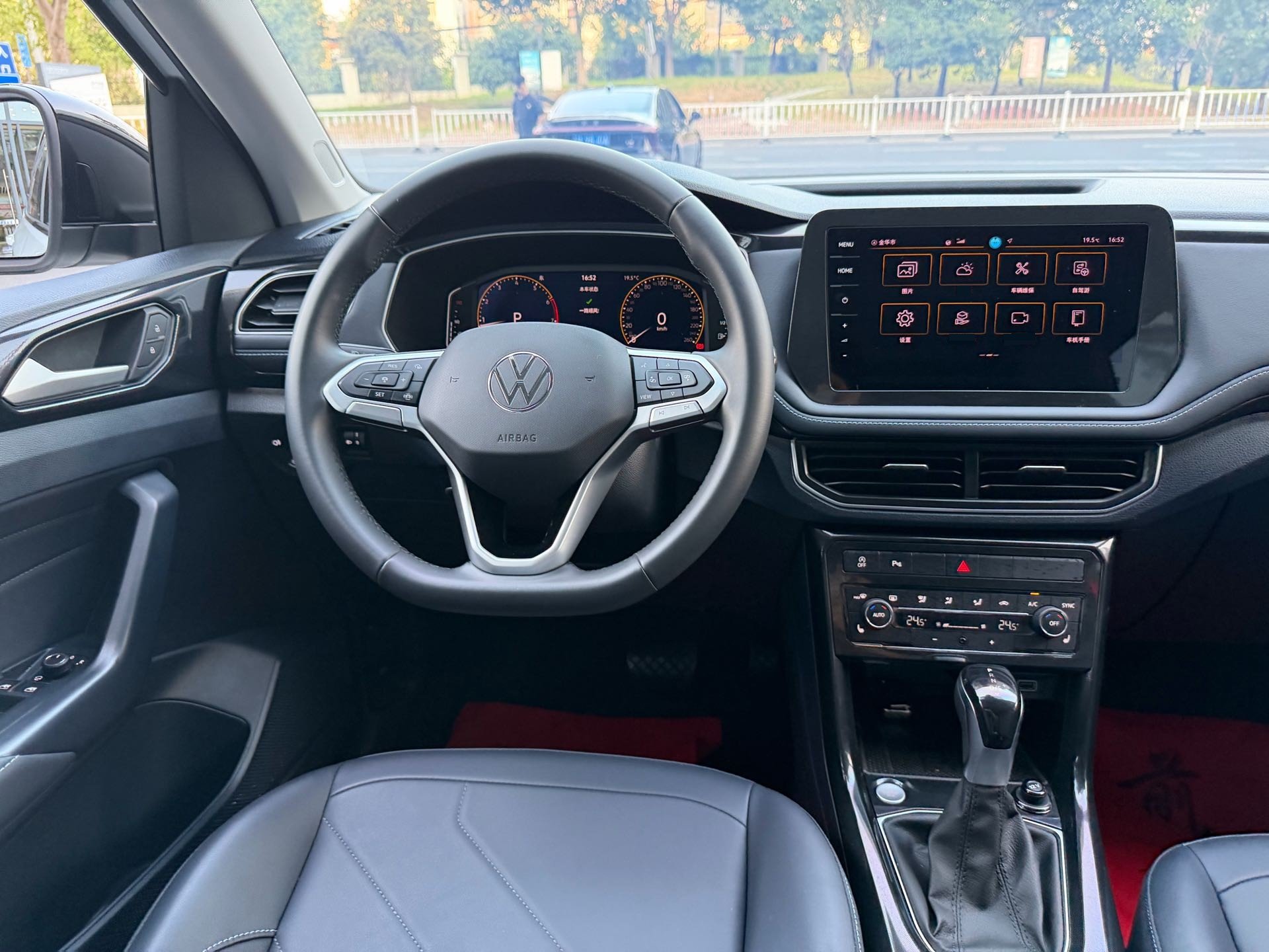 Volkswagen Tharu 2025 immagine di auto #8