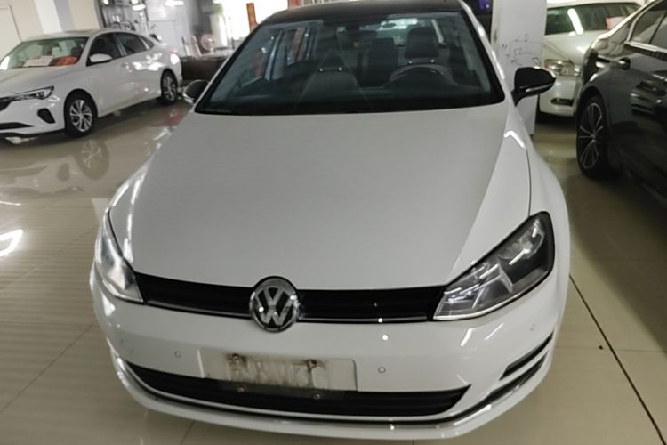 Volkswagen Golf 2017 car image #3
