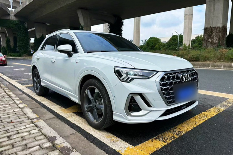 Audi Q3 2024 car image #6
