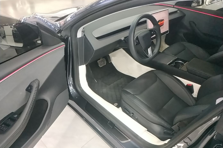 Tesla Model 3 2025 car image #12