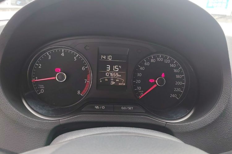 Volkswagen Polo 2017 car image #12
