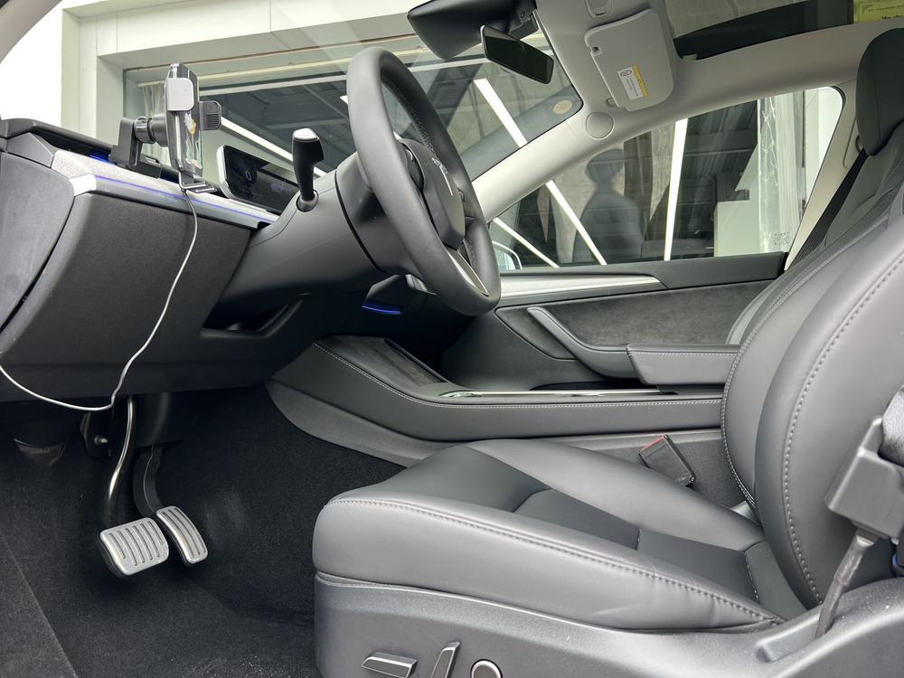 Tesla Model Y 2024 #13 Tesla Model Y 2024 car image #13