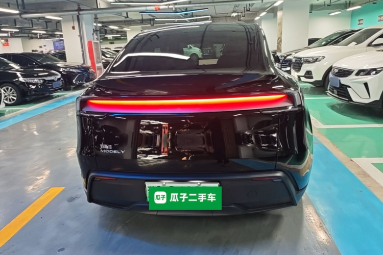 Tesla Model Y 2025 #6 Tesla Model Y 2025 car image #6