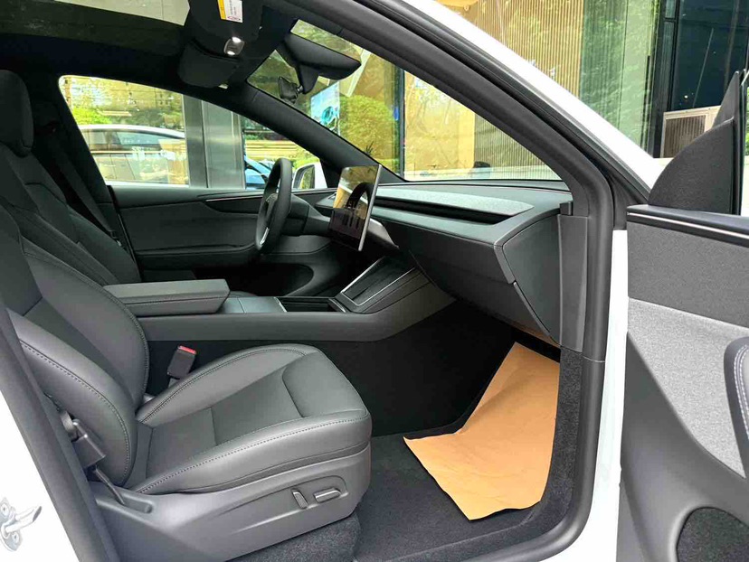 Tesla Model Y 2026 #7 Tesla Model Y 2026 car image #7