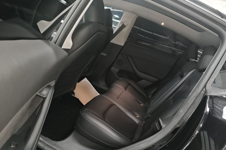 Tesla Model Y 2023 car image #17