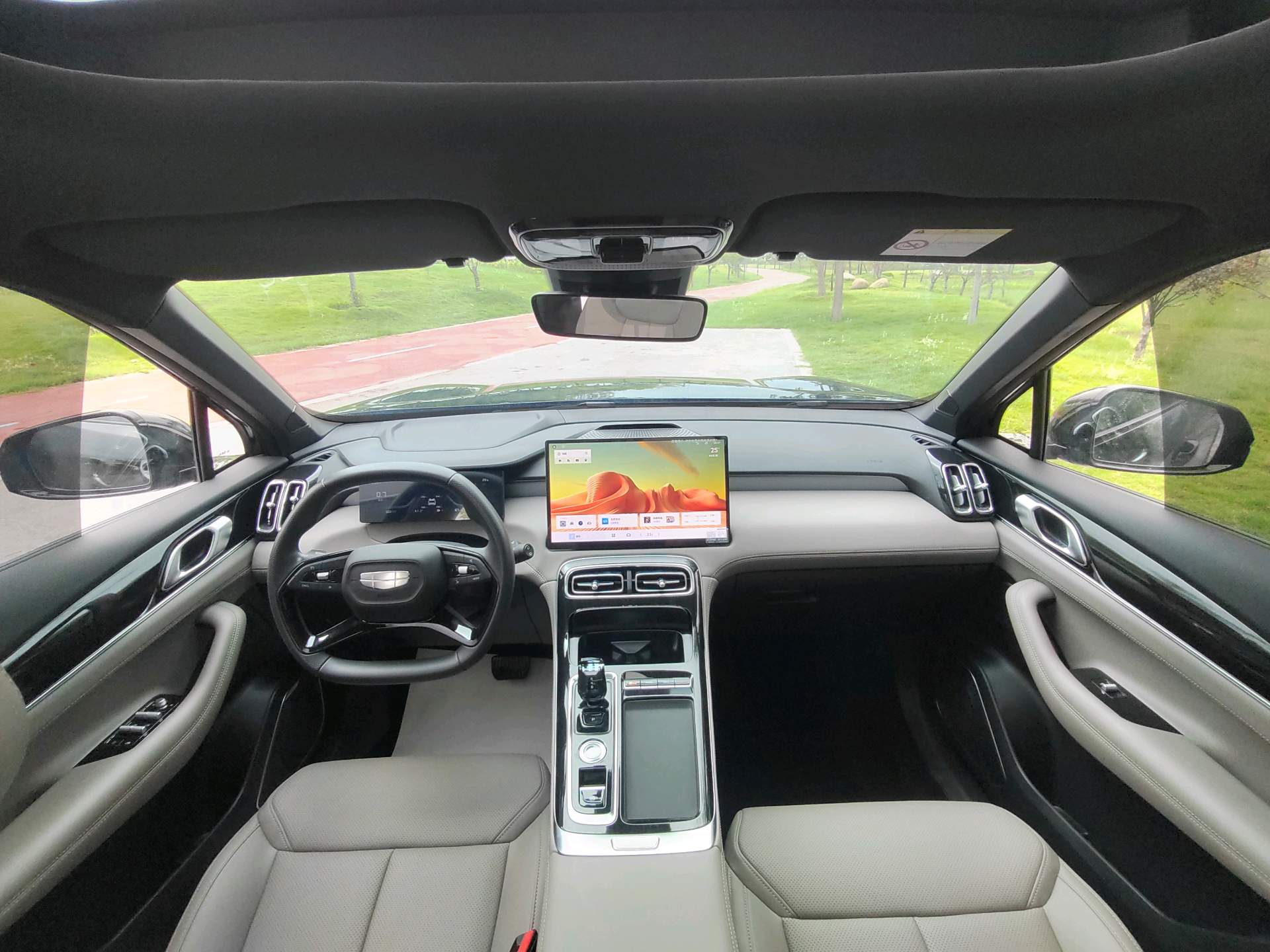 GEELY Boyue L 2025 car image #10