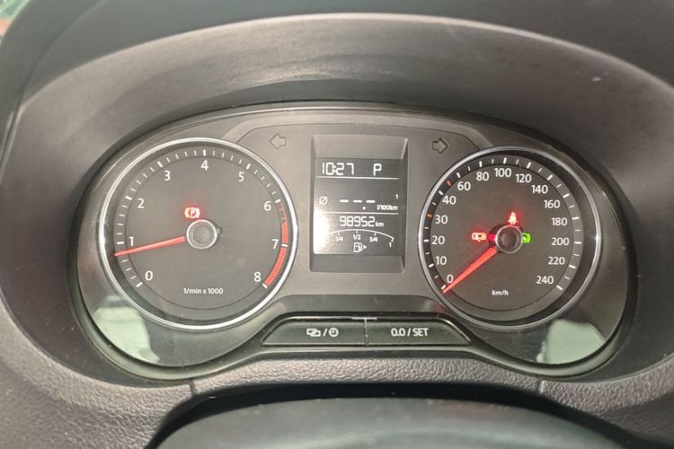 Volkswagen Polo 2016 car image #12