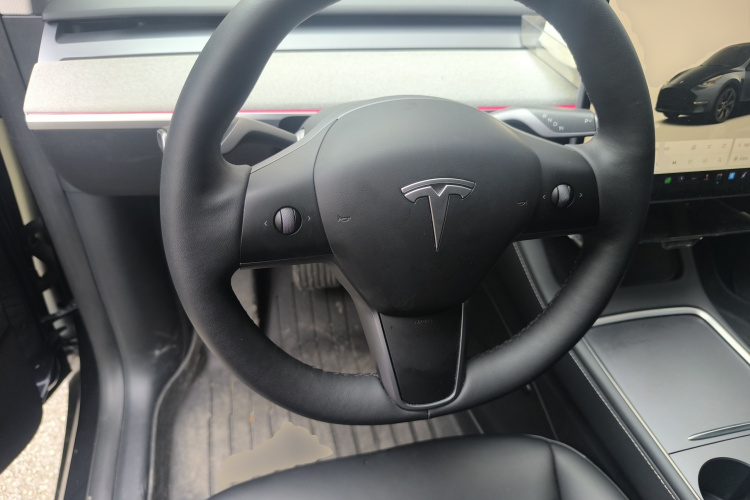 Tesla Model Y 2025 #11 Tesla Model Y 2025 car image #11