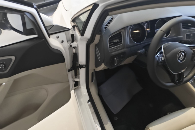 Volkswagen Golf 2016 car image #16