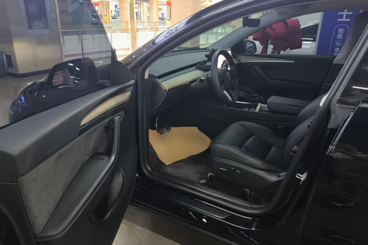 Tesla Model Y 2023 #16 Tesla Model Y 2023 car image #16