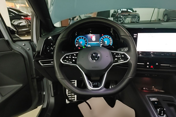 Volkswagen Golf 2021 car image #11
