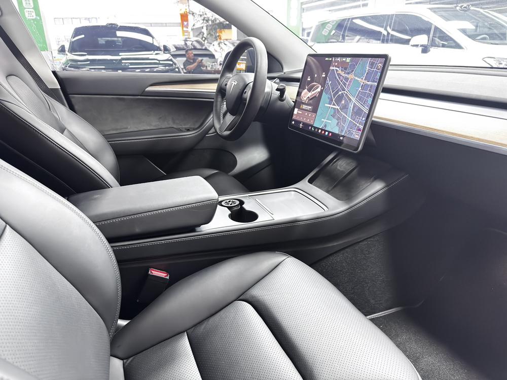Tesla Model Y 2021 #13 Tesla Model Y 2021 car image #13