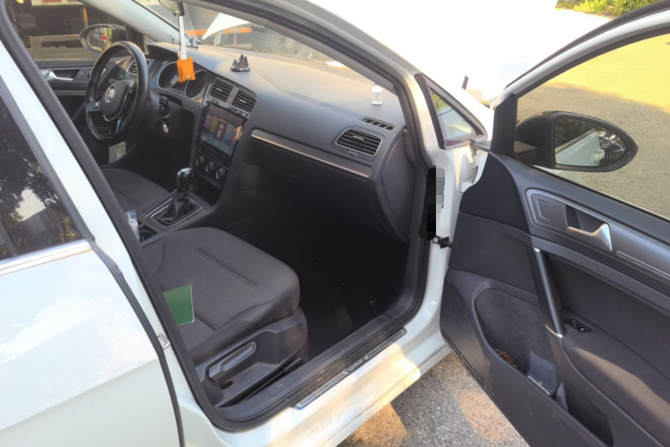 Volkswagen Golf 2017 car image #21