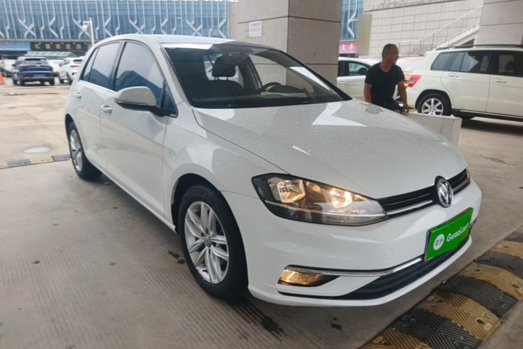 Volkswagen Golf 2018 car image #4