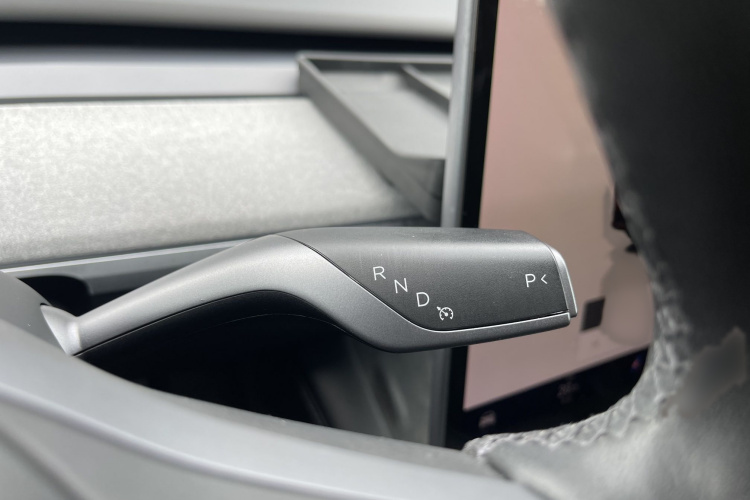 Tesla Model Y 2022 car image #13
