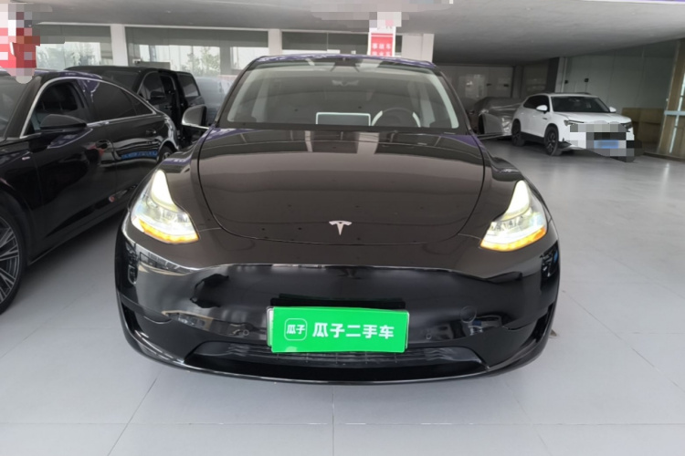 Tesla Model Y 2023 car image #3