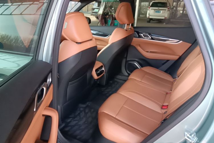 GEELY Boyue L 2025 car image #17