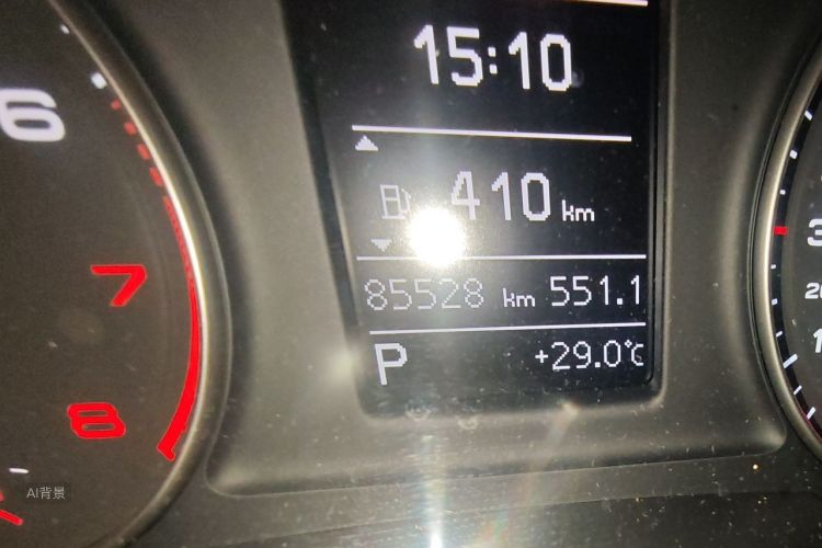 Audi Q3 2017 car image #14