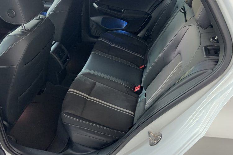 Volkswagen Golf 2024 car image #17