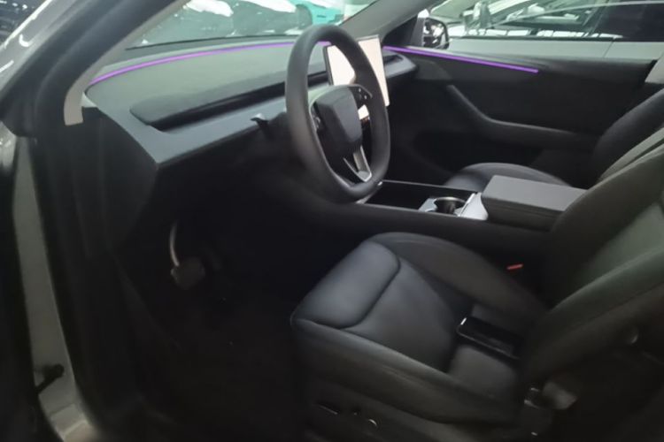 Tesla Model Y 2025 #12 Tesla Model Y 2025 car image #12
