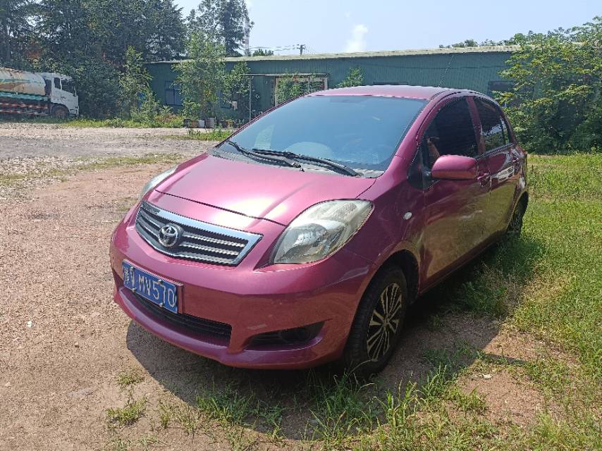 Toyota Yaris 2011 car image 