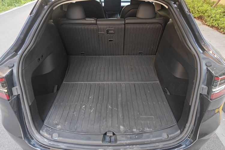 Tesla Model Y 2024 car image #19