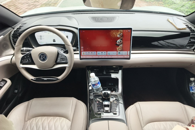 BYD Han 2024 immagine di auto #10